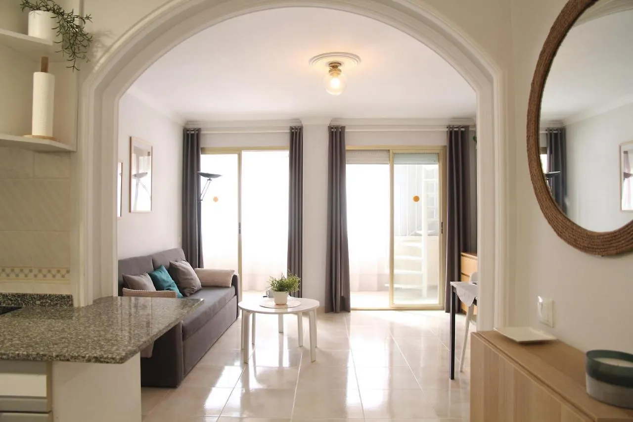 La Perla Apartment, Paradis Park, La Pineda - Atico 1ª Linea - Solarium - Wifi - Piscina ספרד