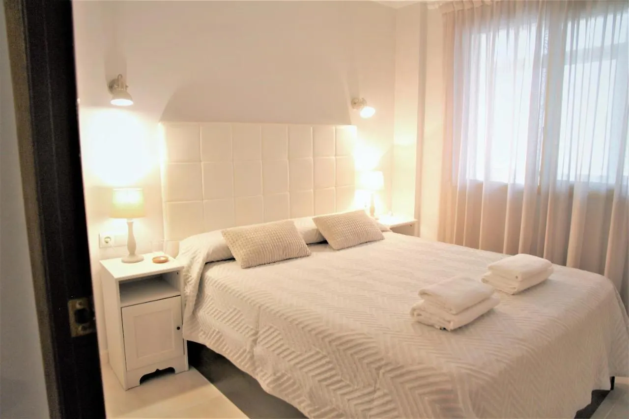 La Perla Apartment, Paradis Park, La Pineda - Atico 1ª Linea - Solarium - Wifi - Piscina 0*,  Spain
